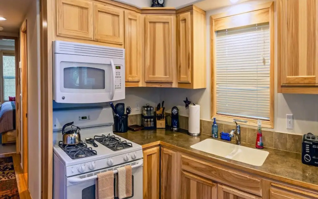 #39 & #40 Hyatt Lake Compound - Sleeps 12