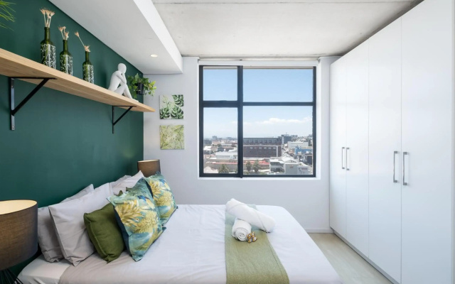 Modern Two Bedroom Unit, Mountain & Harbour Views