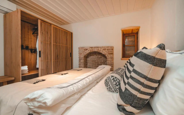 6 Rooms by Azumare