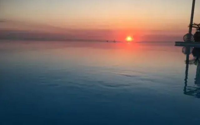 White Club Residence