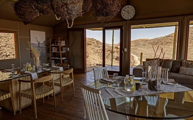 Kanaan N/a'an ku sê Desert Retreat