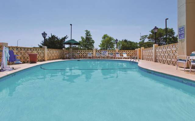 La Quinta Inn & Suites by Wyndham Charleston Riverview