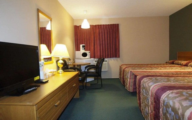 Travelodge by Wyndham Lacombe