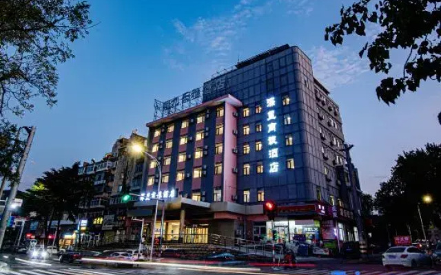 Yantai Shenlan Business Travel Hotel