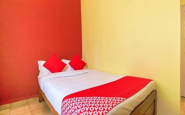 OYO 18855 Hotel Pete's Hideaway