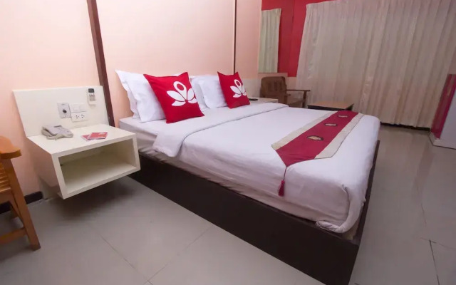 ZEN Rooms Surasak 1