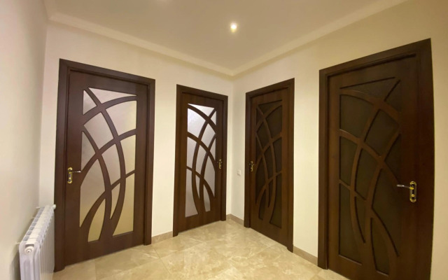 Teryan street 3 bedrooms Luxury and Unique apartment TT777