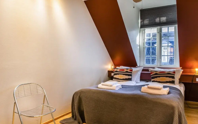 Stylish 4 bed+2 bath by park