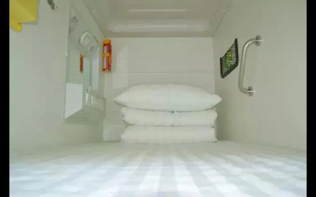 Shangjian Capsule Hotel