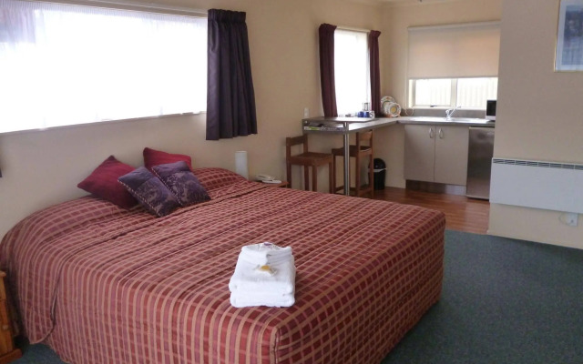 Heritage Court Motel