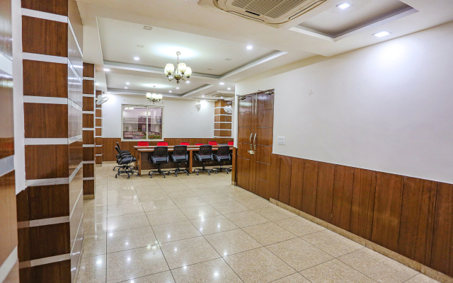 Fabhotel Frolic