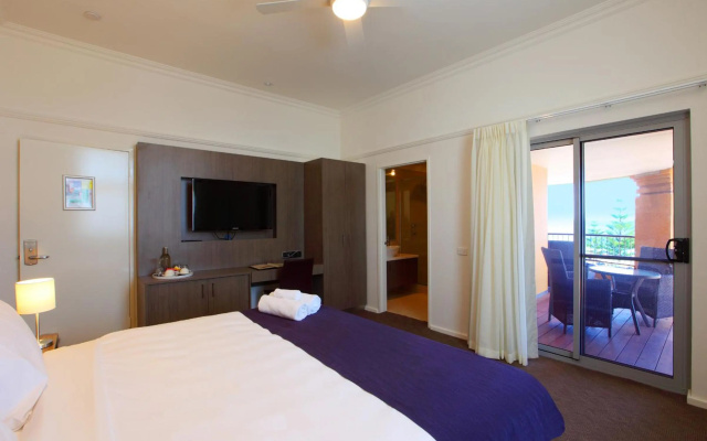 Cottesloe Beach Hotel – Guest Rooms – Perth