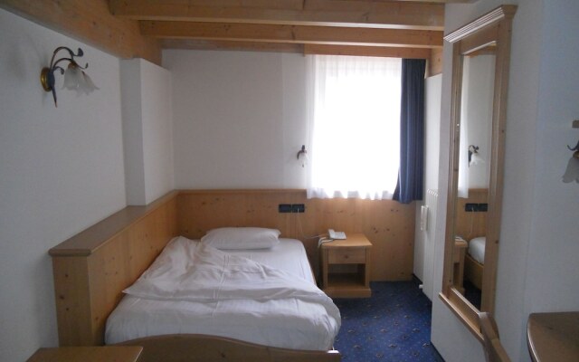 Hotel Siror
