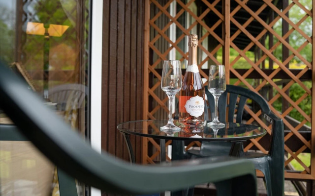 "catkin Lodge set in a Beautiful 24 Acre Woodland Holiday Park"