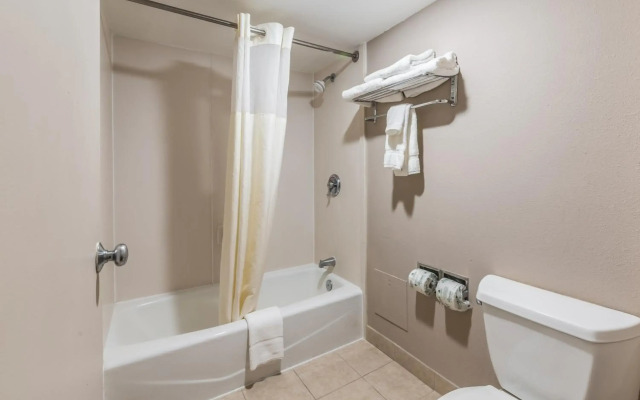 Lake Norman Inn and Suites