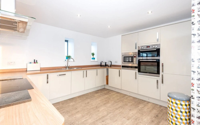 Captivating 4-bed House in Lincoln