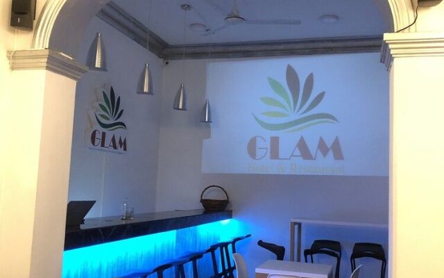 Glam Hotel