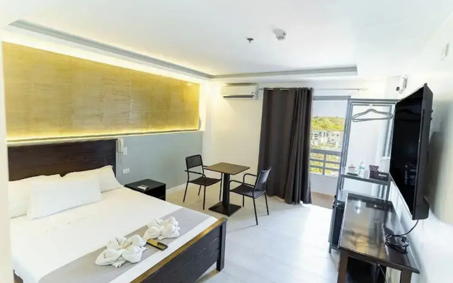 Spotlight Hotel near Hundred Islands wharf