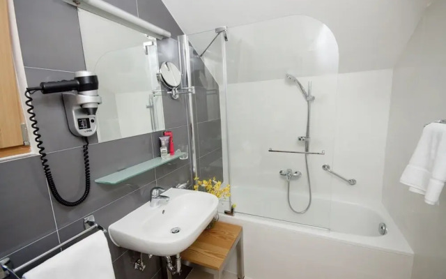 EOL Apartments