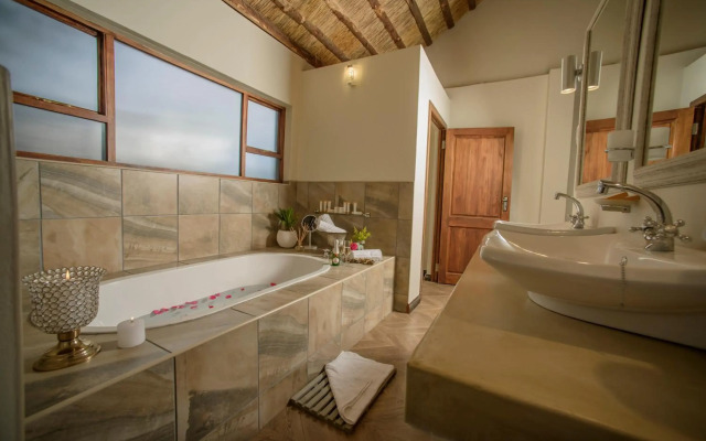 Karongwe Portfolio - Becks Safari Lodge
