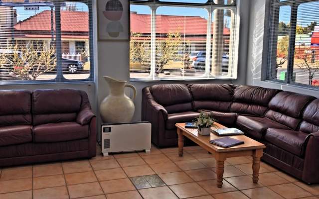 New England Motor Inn – Lobby – Armidale