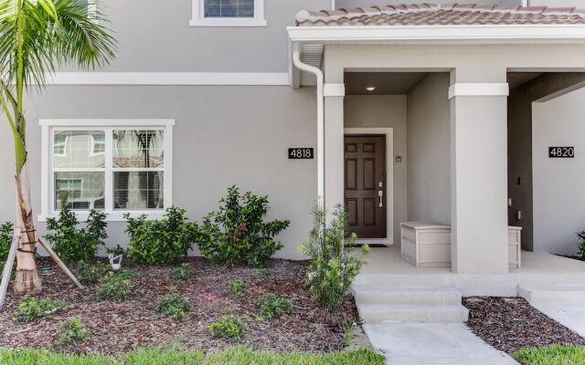 4bed 3Ba Storey Lake Home w. Pool