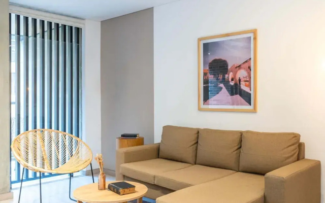 w Lovely 2BR w Balcony n AC in Laureles