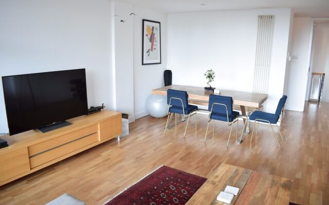 2 Bed Shoreditch Flat