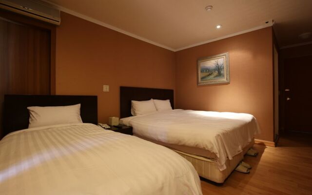 Lake Hills Songnisan Hotel