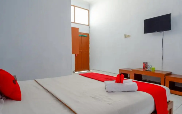 RedDoorz @ Hotel Horas Palopo