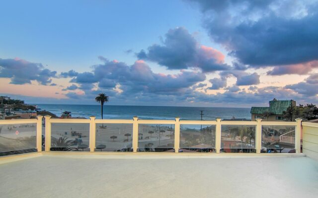 Moonlight Beach Home in Encinitas by RedAwning