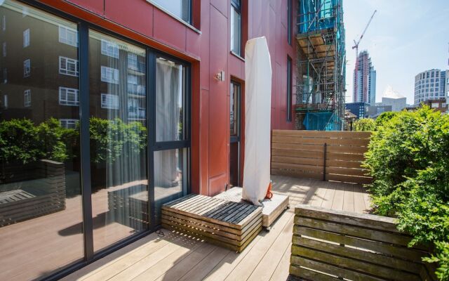 Three Bedroom Flat In Shoreditch With Large Balcony