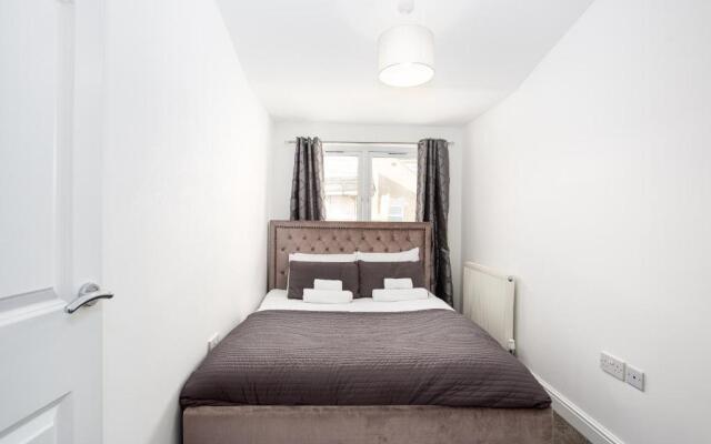 Preston Mews - Hot Tub, Parking, Sleeps 8!