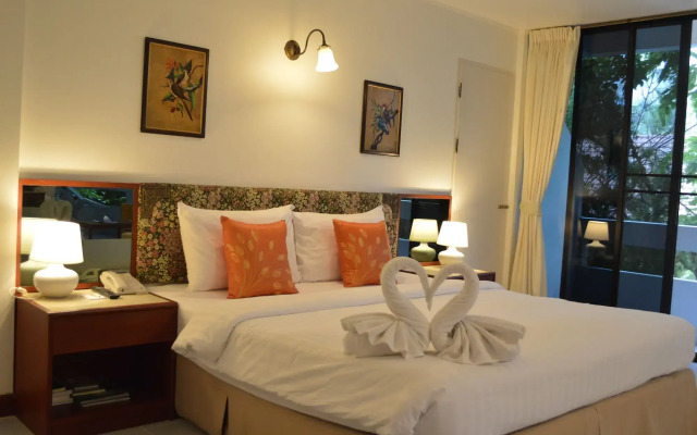Nern Chalet Beachfront Hotel