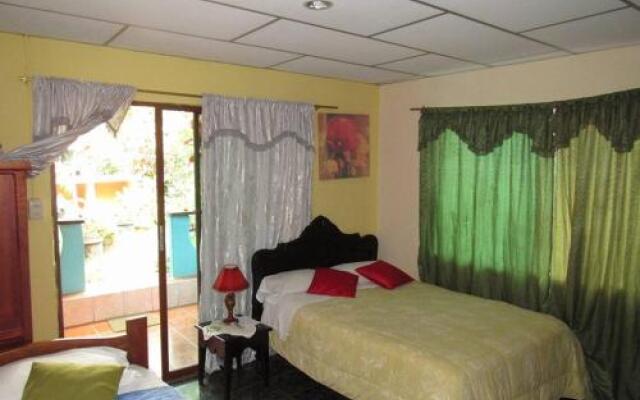 Nelyza's Suites & Adventure