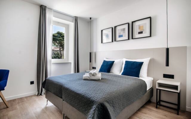 Kala Luxury rooms by DuHomes