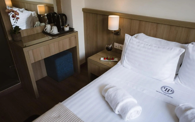 Piraeus Port Hotel