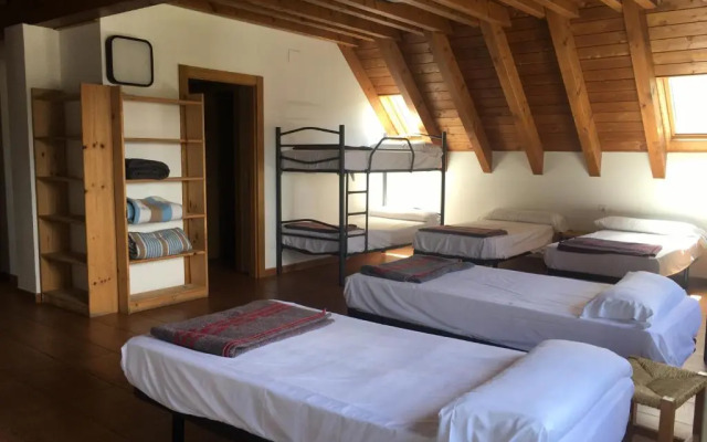 Hostal y Albergue Haizea - Hostel