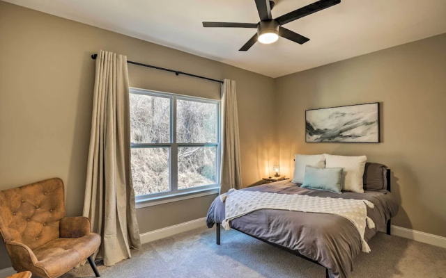 Charming Retreat w/ Mtn Views: Walkable Location!