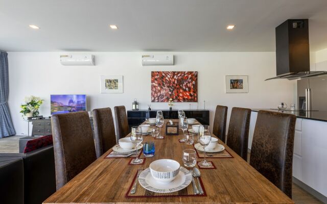 Modern 3 bedroom Pool Villa PG19