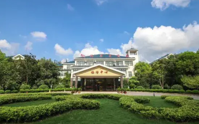 Longqun Resort
