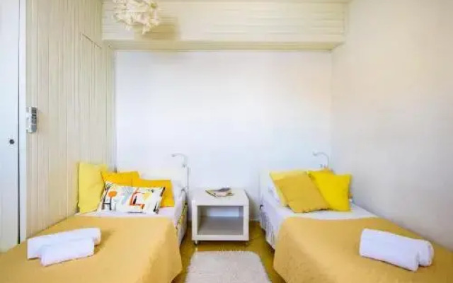 Apartment Sea Whisper