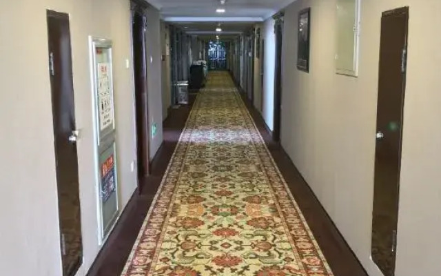 Kezuo Houqi Bowang Hotel (Ganqika Railway Station Bus Station)