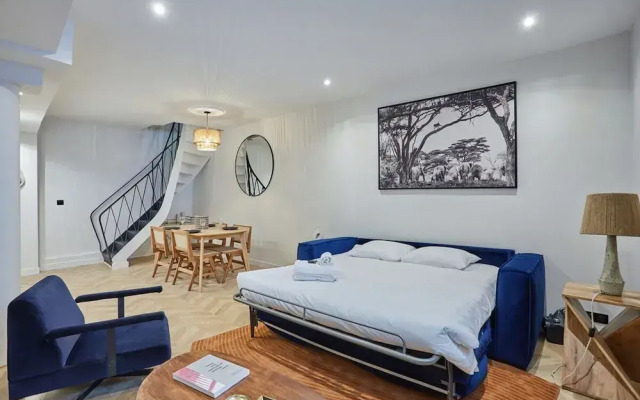 Superb Duplex Apartment Center of Paris