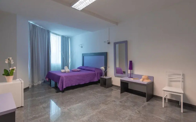 Delta Rooms