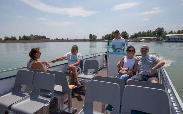 Yachter Club Modra Cajka