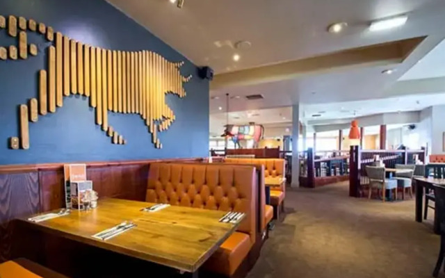 Premier Inn Livingston (M8, Jct3)