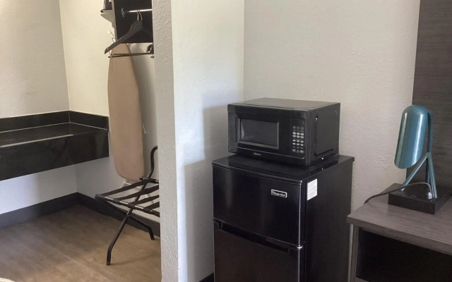 Motel 6 Lantana, FL