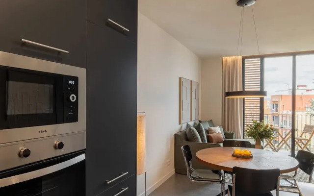 Sant Pau Balcony Trendy 2BR Near Avinguda Gaudí