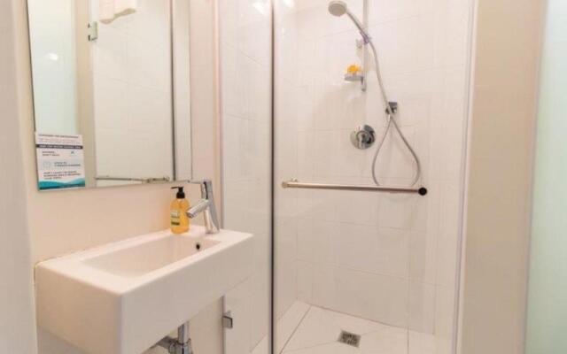 Mouille Point Mountain View 2 Bedroom